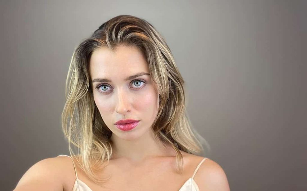 Genevieve DeGraves Net Worth, Personal life, Education, Career, Age & Bio