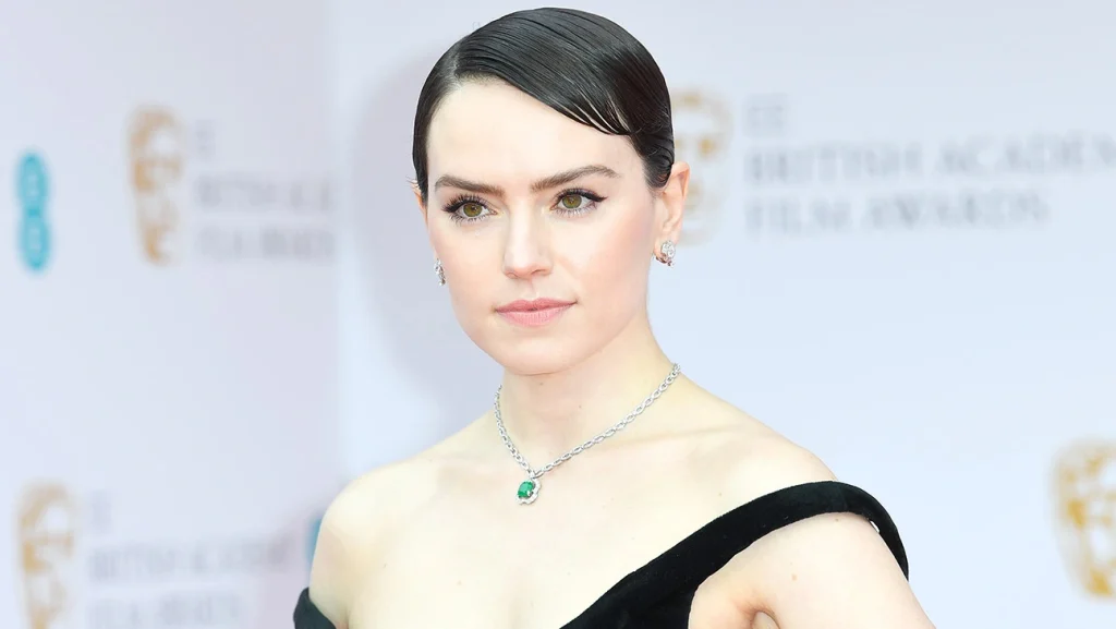 Daisy Ridley Net Worth, Bio, Age, Height, Religion, Education, Family