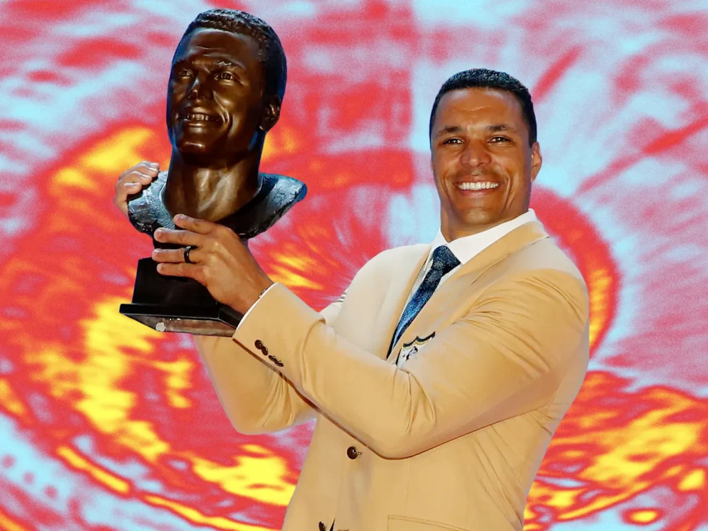 Tony Gonzalez Net Worth, Bio, Earnings, Siblings, High School, Hometown
