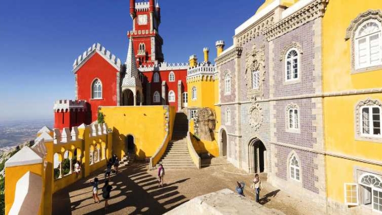 A Guide to Exploring the Enchanting Park of Pena Palace