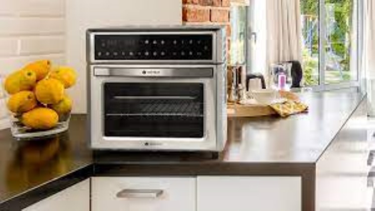 The Benefits of Using the Smallest Electric Oven in Your Kitchen