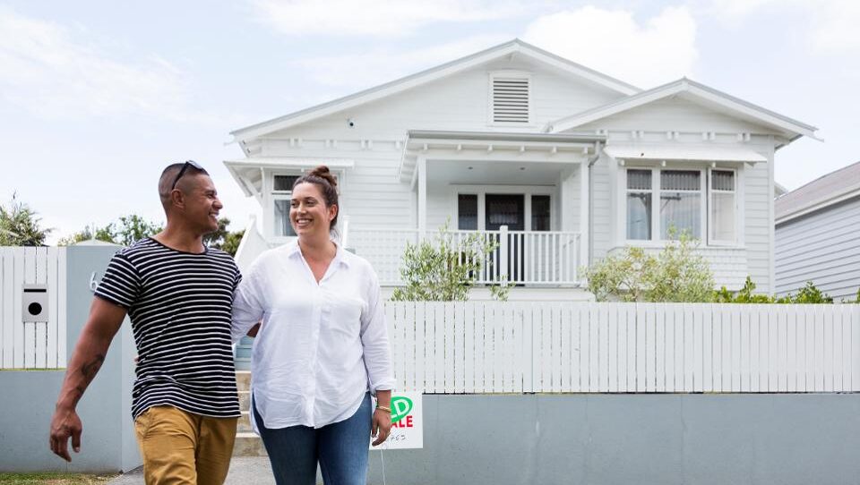 Understanding the Mortgage Lenders Who Can Help You Secure the Best Deal