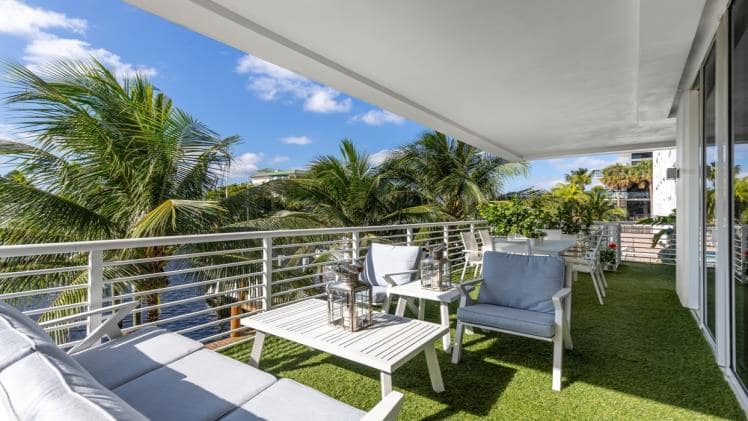 Exploring the Versatility of Artificial Grass: Beyond Traditional Lawns