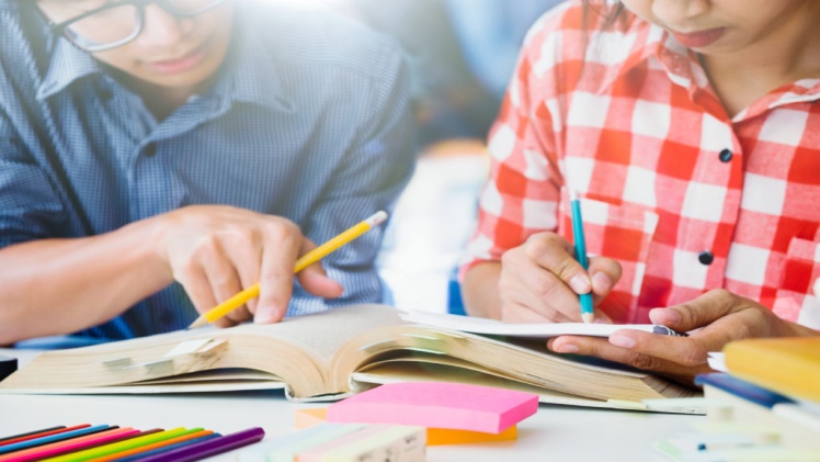 How to Stay Organized and Manage Your Time in College
