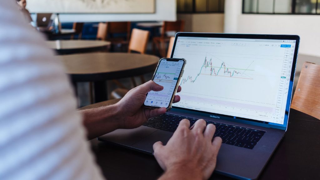 The Benefits of Trading with a Regulated Forex Broker