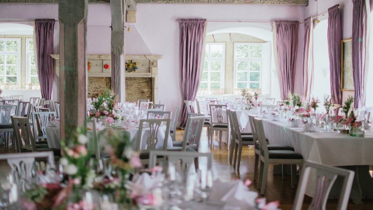 8 Fantastic Reasons To Have A Garden Wedding