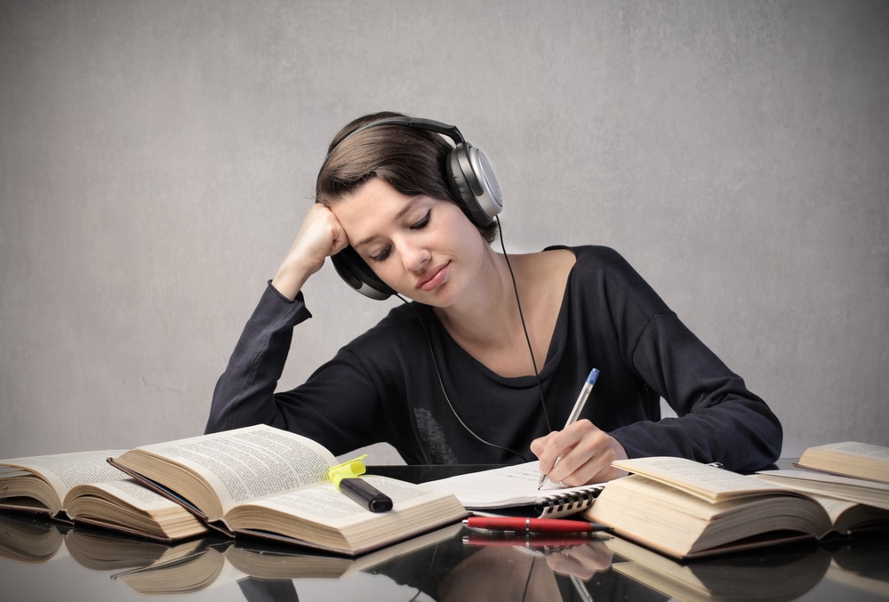 8 Reasons Why Enrolling in an English School Matters