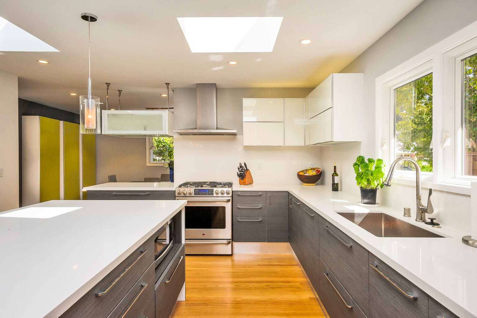What Are the Latest Trends in Modern Kitchen Design?