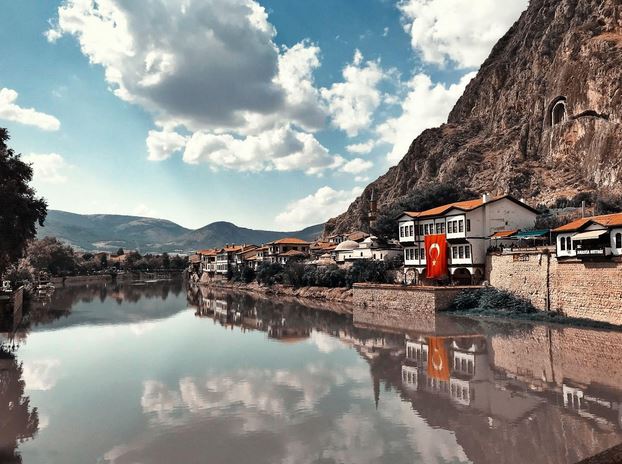 From Tourist to Investor: Leveraging Travel Experiences in Turkey’s Property Market