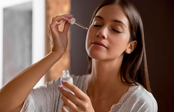 5 Simple Steps To Achieving Longer And Thicker Eyelashes With Careprost Eyelash Serum