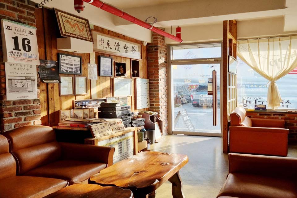 Chronicles of Time Travel Cafés: Unveiling Unique Temporal Culinary Experiences