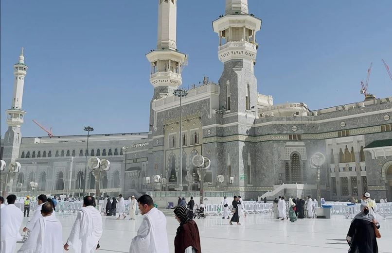 How to Deal with the Common Challenges of Umrah