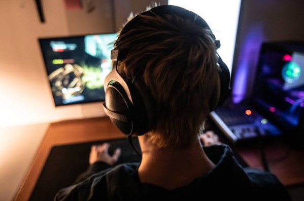 How Game Flow and Timing Affect Online Gameplay Experience